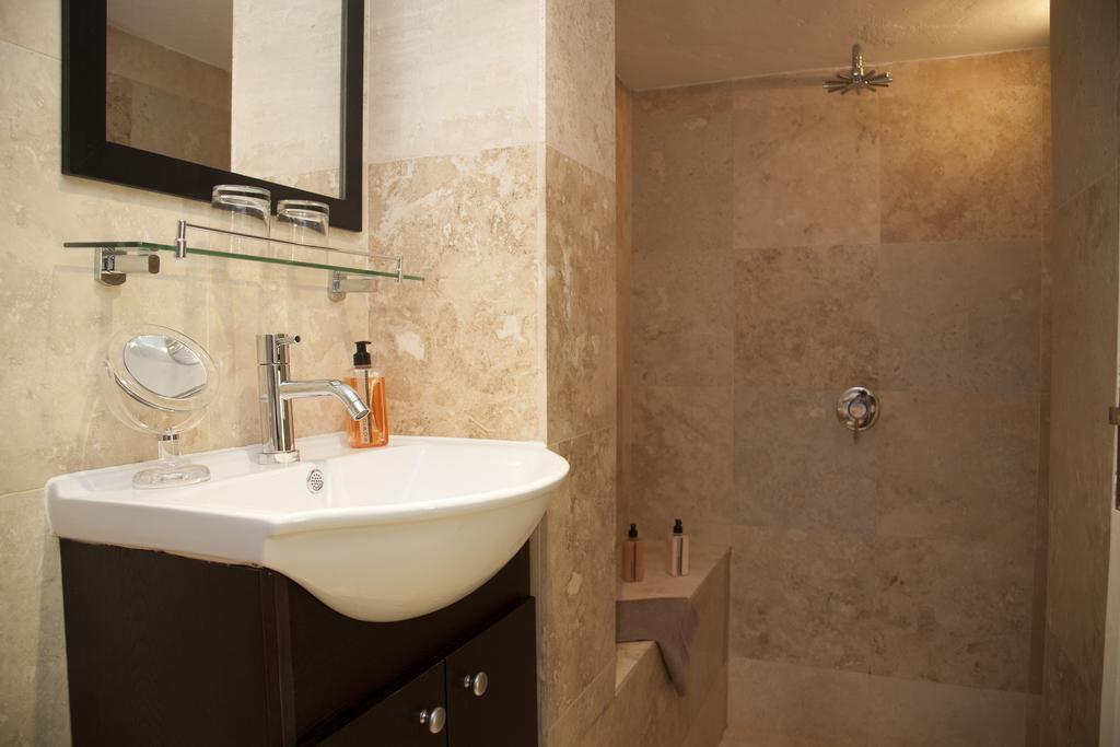 Keren'S Vine Guesthouse Стелленбос Экстерьер фото