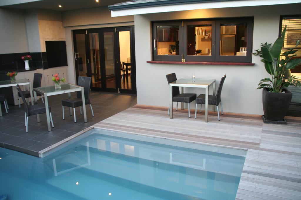 Keren'S Vine Guesthouse Стелленбос Экстерьер фото