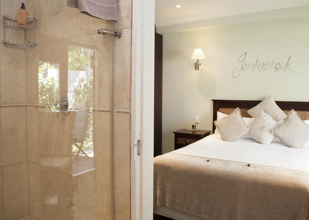 Keren'S Vine Guesthouse Стелленбос Экстерьер фото